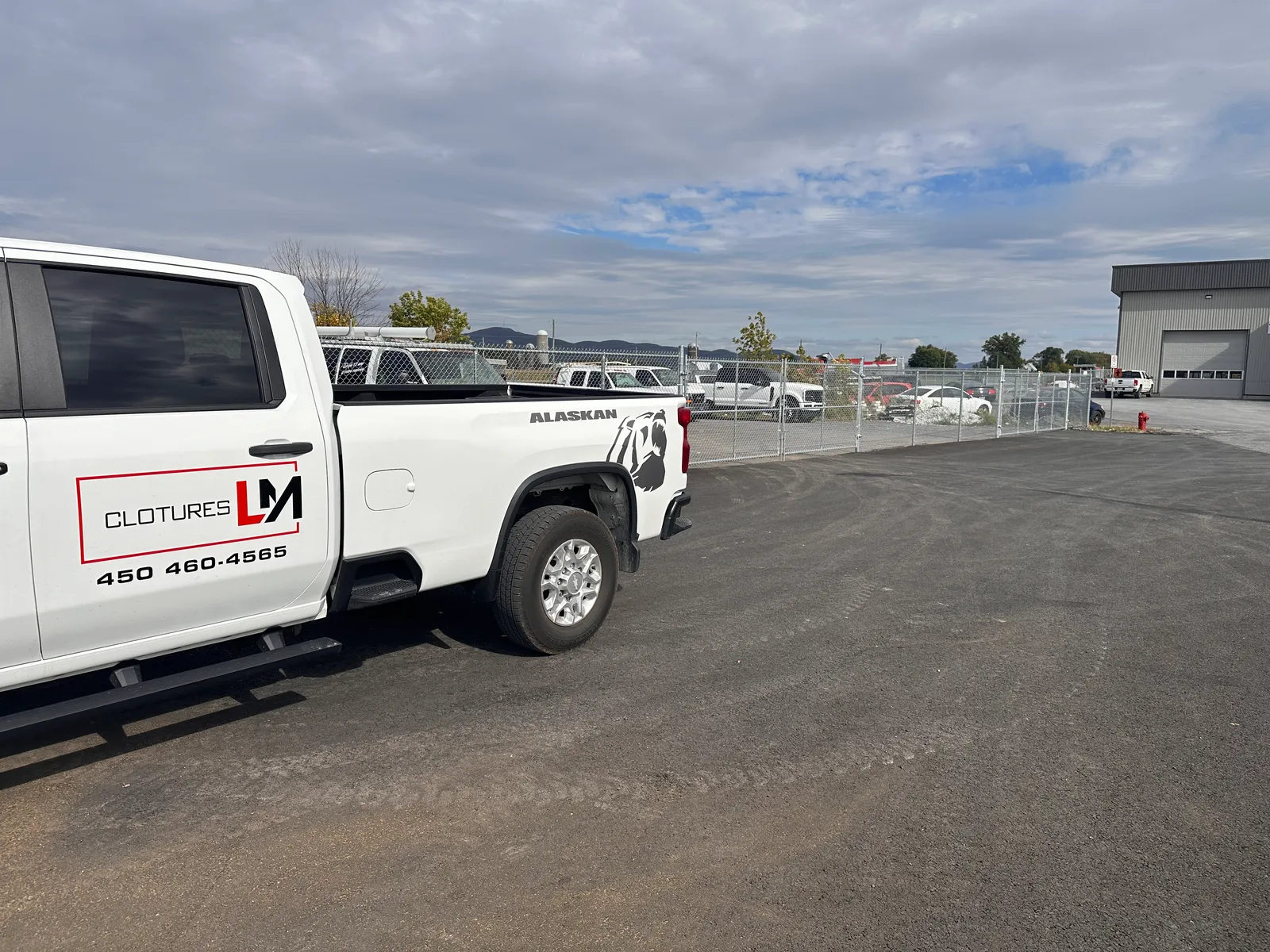 Residential fence installation in Beloeil